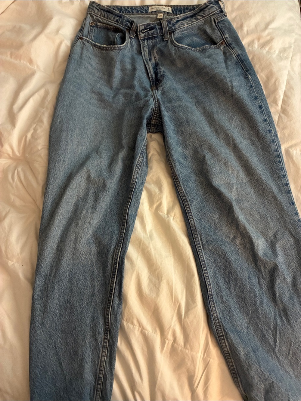 Abercrombie & Fitch Women's Light Blue Boyfriend Jeans